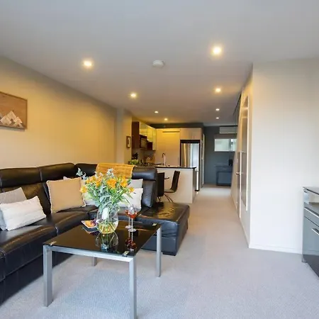 Remarkable Apt- Pet Friendly- Lake Views- Garage
